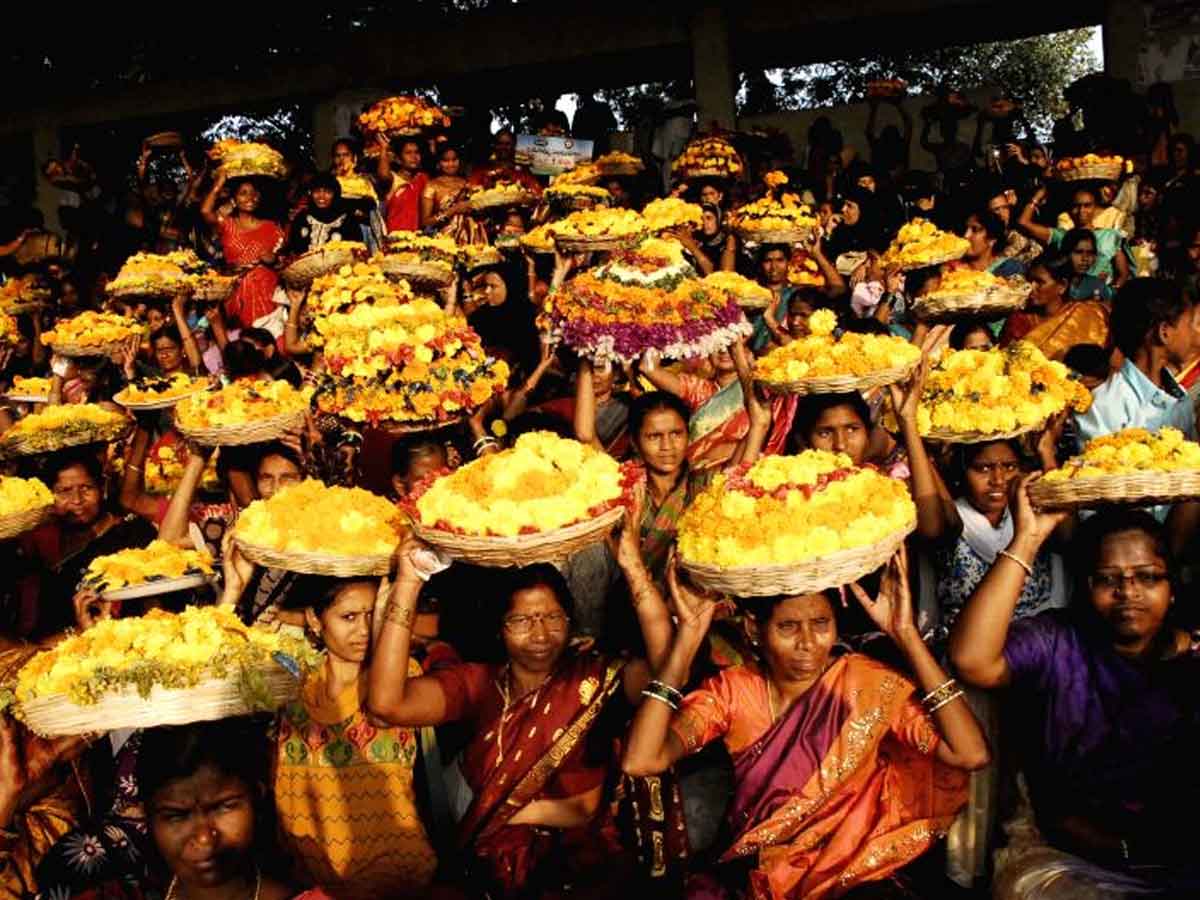bathukamma-saddula-bathukamma-celebrations-all-over-telangana