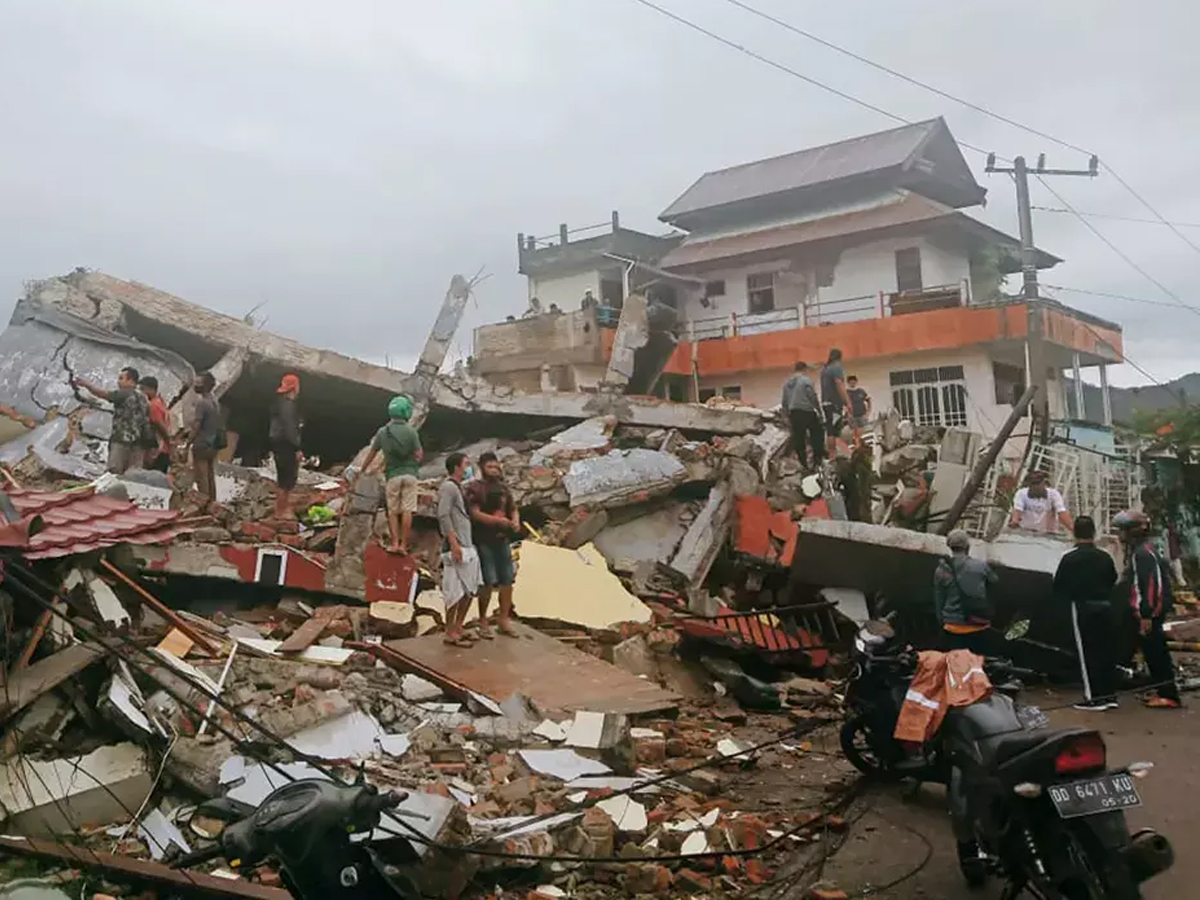 Massive earthquake in Indonesia kills 44