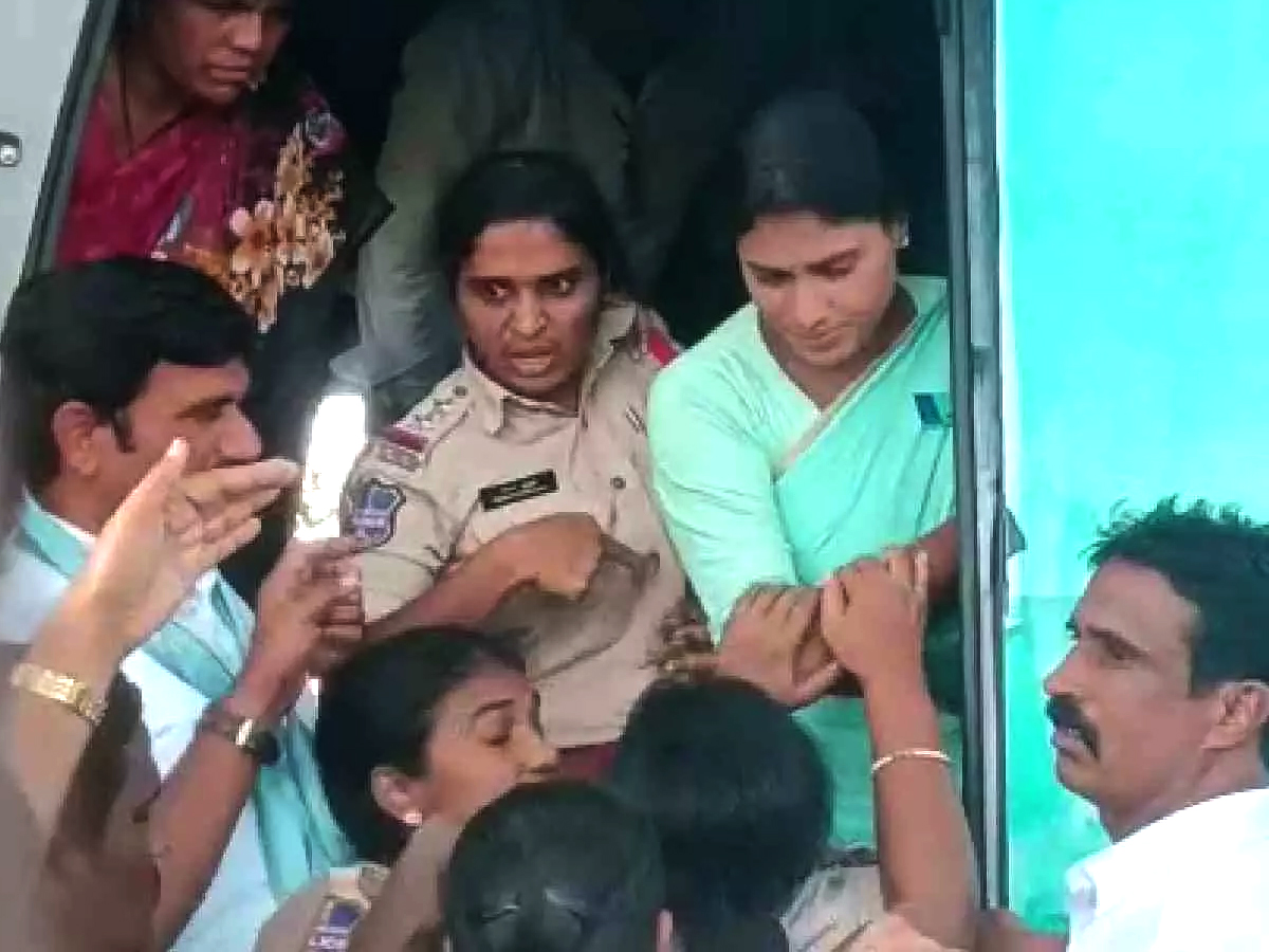 Ys sharmila arrested in warangal
