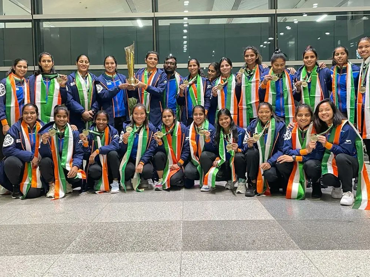 indian women's hockey team defeated spain 1-0 to lift FIH nations cup