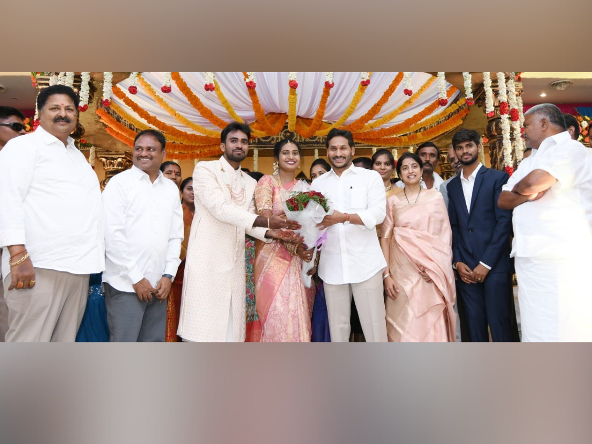 YS Jagan couple who blessed the newlyweds