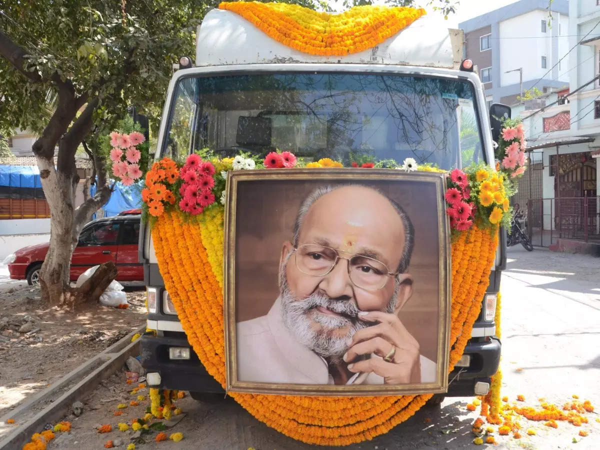 k. vishwanath funeral completes in panjagutta