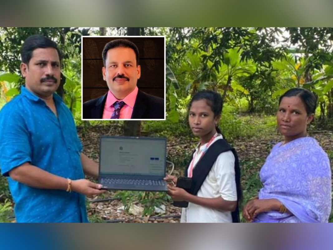 jayasekhar-talluri-gave-a-laptop-to-a-poor-student