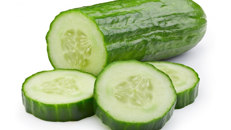 eat cucumber