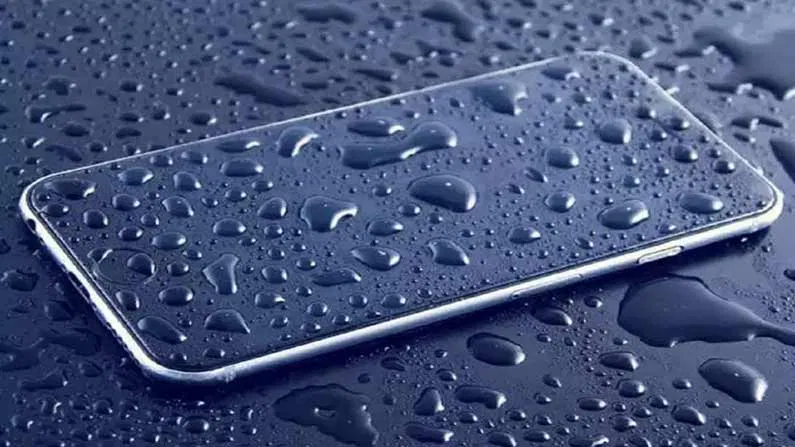 Take care of your phone during monsoons